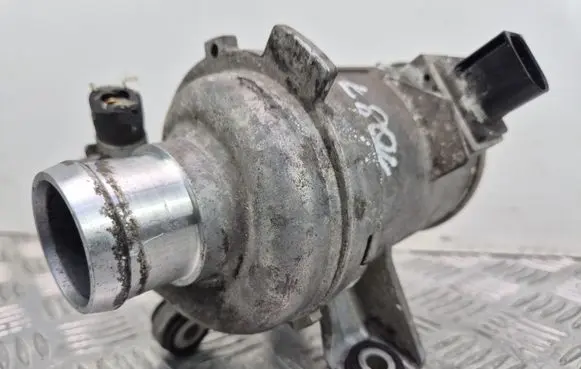 Mercedes-Benz C W205 Water pump A2742000107