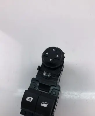 Peugeot 208 Electric window control switch 96751127ZD