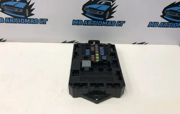 Jaguar XF X250 Fuse module 8X2T14B476AF