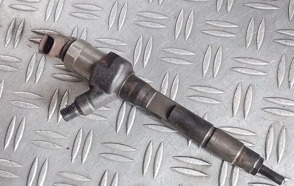 Mazda 3 II Fuel injector R2AA13H50