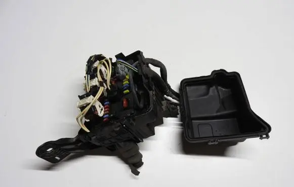 Citroen DS3 Fuse module 9667199680 9657287180