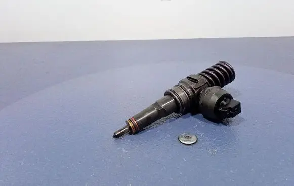 Audi A4 S4 B7 8E 8H Fuel injector 038130073BJ