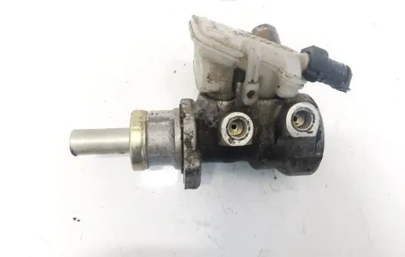 Master brake cylinder