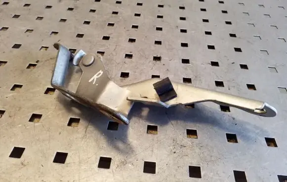 Toyota Corolla E120 E130 Engine bonnet/hood hinges