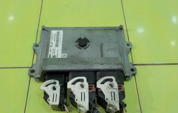 Peugeot 208 I Engine control unit/module 9805353080