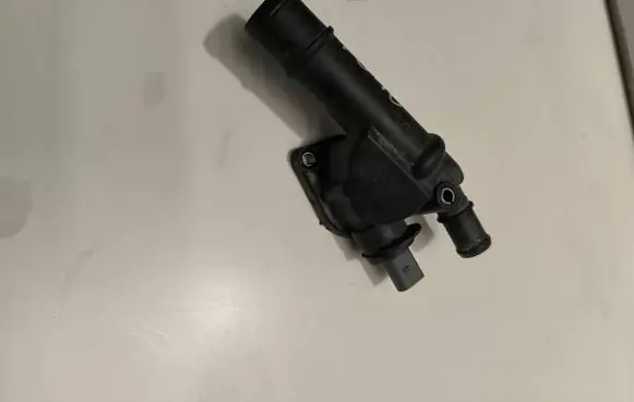 Volkswagen Caddy Engine coolant pipe/hose 03G121132B