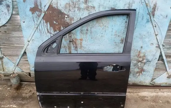 KIA Sorento Front door