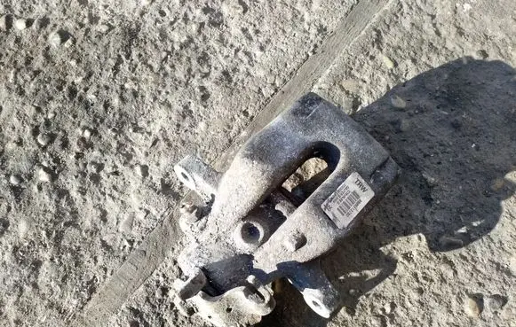 Citroen C4 I Rear brake caliper 9635313780