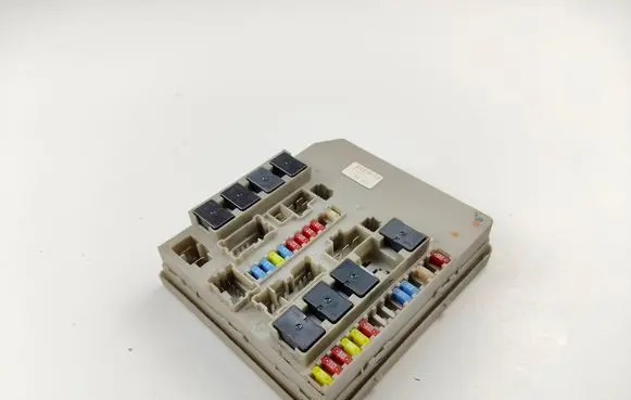 Renault Clio III Fuse module 902663A
