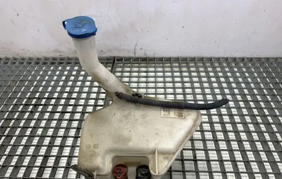 Toyota Yaris Windshield washer fluid reservoir/tank 85310-0D060
