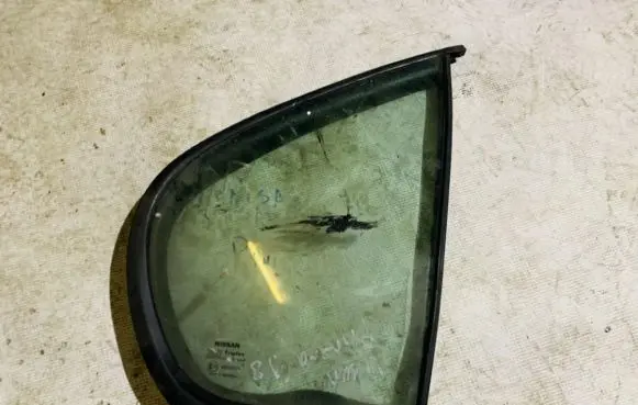Rear vent window glass