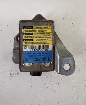Toyota Avensis T220 Airbag deployment crash/impact sensor 8983005020 204216102 898300502
