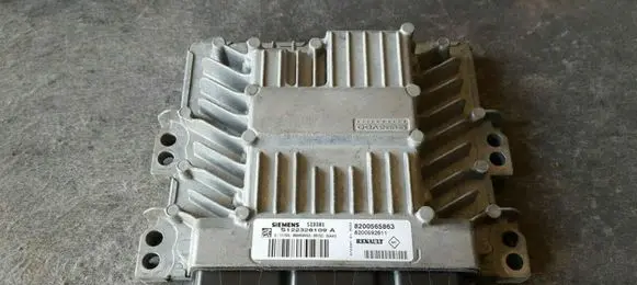 Renault Megane II Engine control unit/module 8200565863