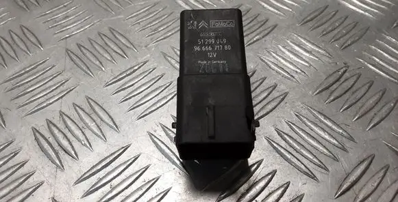 Peugeot 3008 I Glow plug pre-heat relay 9666671780 51299049