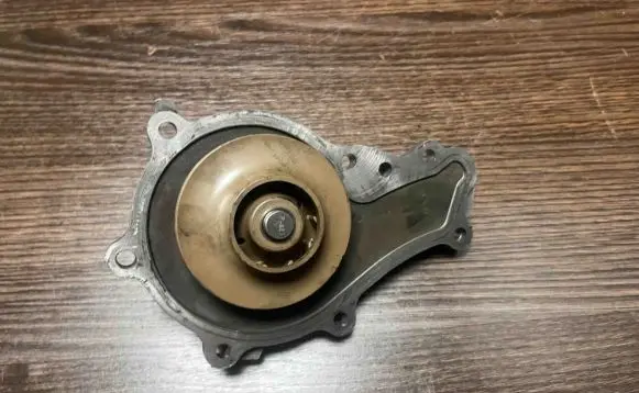 Volvo S40 Water pump 081477