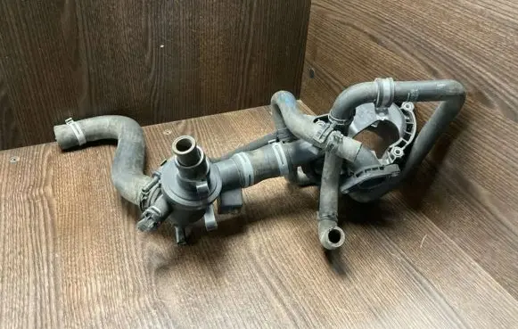 Mercedes-Benz Sprinter W906 Thermostat housing A6512000615 A6512001215