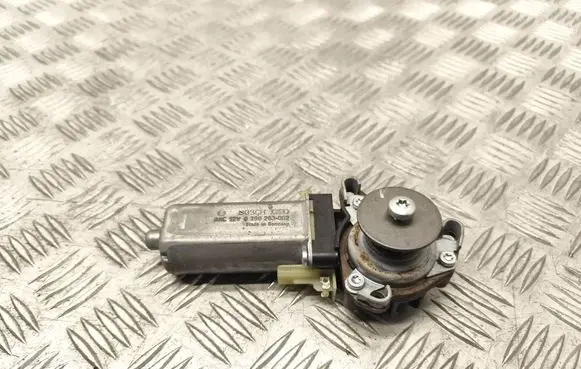 Mercedes-Benz E W211 Seat adjustment motor 0390203002