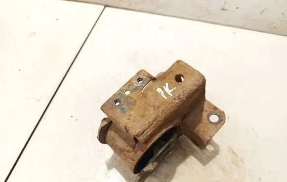 Engine mount bracket