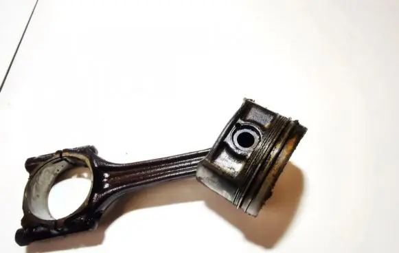 Volkswagen Golf IV Piston with connecting rod 058