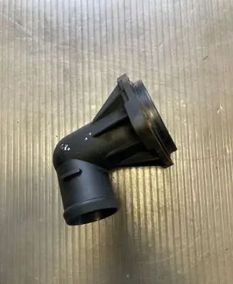 Volkswagen PASSAT CC Thermostat/thermostat housing 03H121121C