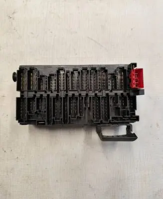 Volkswagen Golf III Fuse box set 357937039