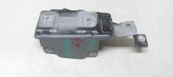 Renault Arkana Fender mounting bracket 663512031R