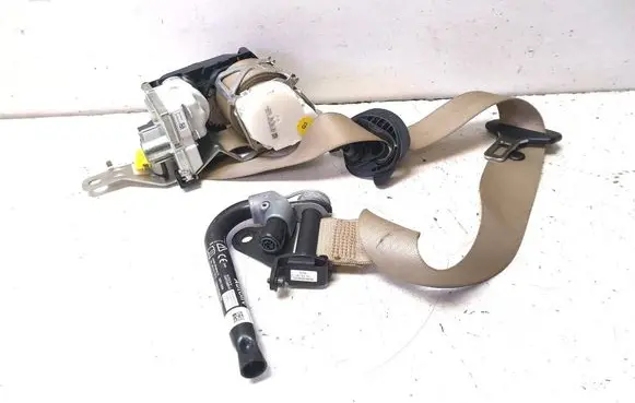 Mercedes-Benz GL X166 Front seatbelt buckle A1668600122
