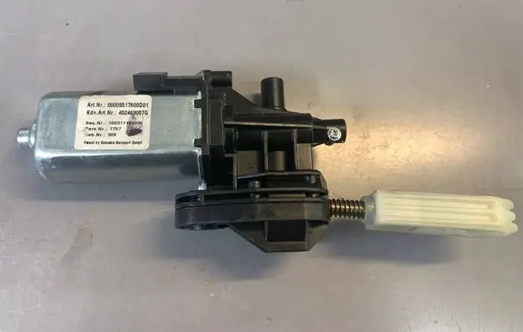 BMW 5 F10 F11 Seat adjustment motor 8908600