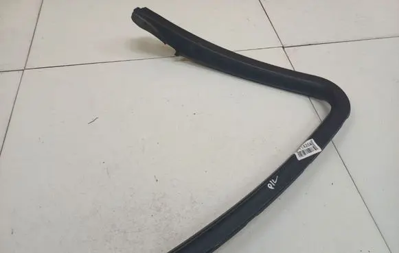 Opel Insignia A Front door glass trim molding 360583280