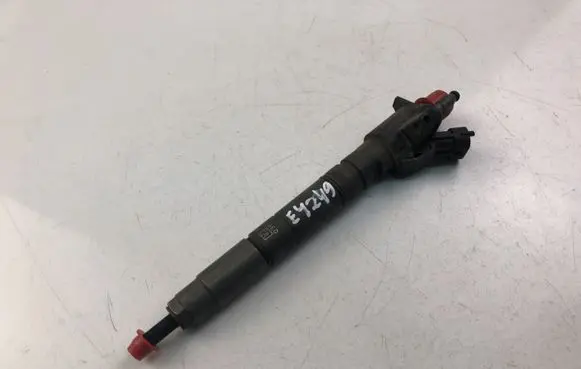 Volvo V60 Fuel injector 31303238