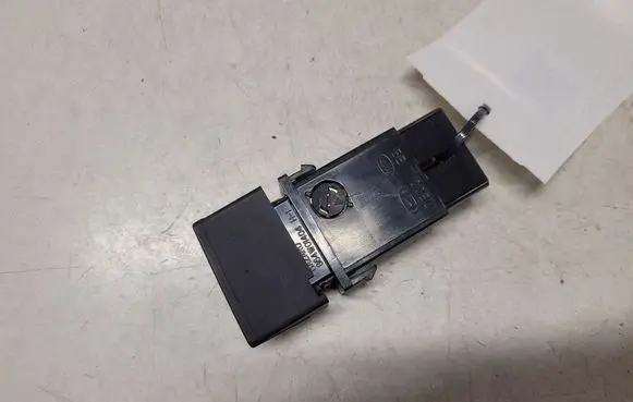 KIA Sportage Hazard light switch 864W01404