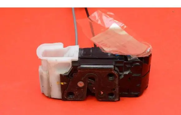 Hyundai i20 (PB PBT) Front door lock 813201J020