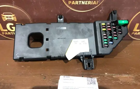 Opel Signum Fuse module 13223679