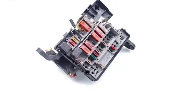 Peugeot 206 Fuse module 9628024480 9637225780