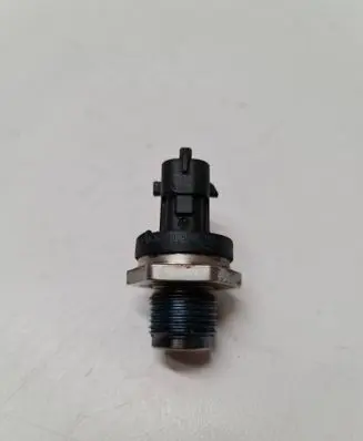 Renault Trafic II (X83) Fuel pressure sensor 0281002915