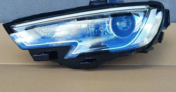 Audi A3 S3 8V Headlight/headlamp 8V0941005E