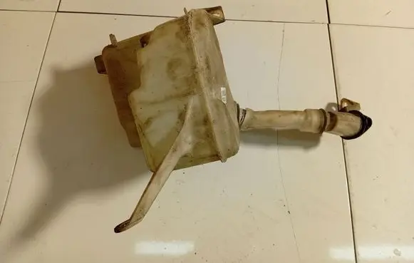 Toyota Previa (XR30, XR40) II Windshield washer fluid reservoir/tank 860142087