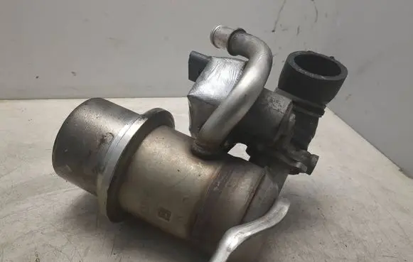 Volkswagen Golf VII EGR valve cooler Y2392008 04L131512D