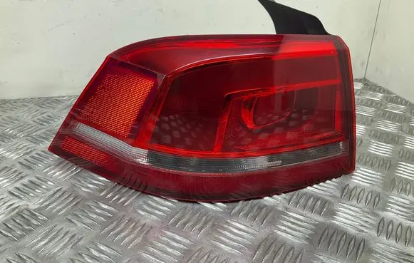 Volkswagen PASSAT B7 Rear/tail lights 3AE945095F