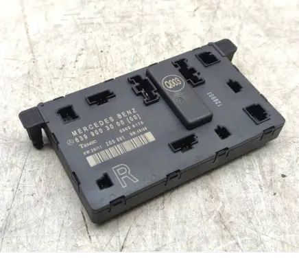 Mercedes-Benz Vito Viano W639 Door control unit/module 6399003000 00006170