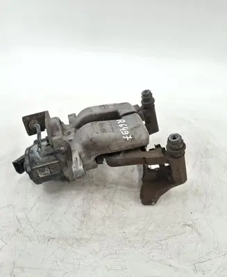 Volkswagen PASSAT CC Rear brake caliper 