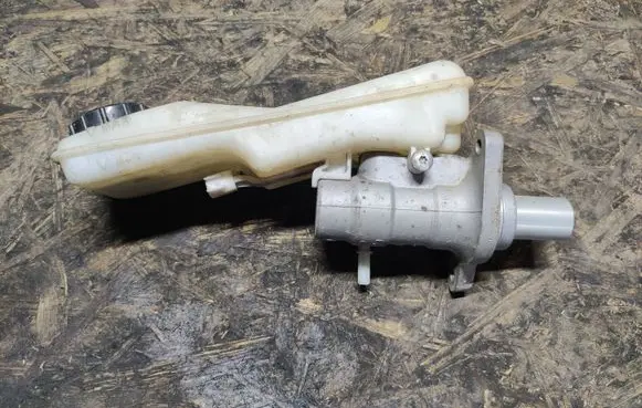 Ford Mondeo MK IV Master brake cylinder