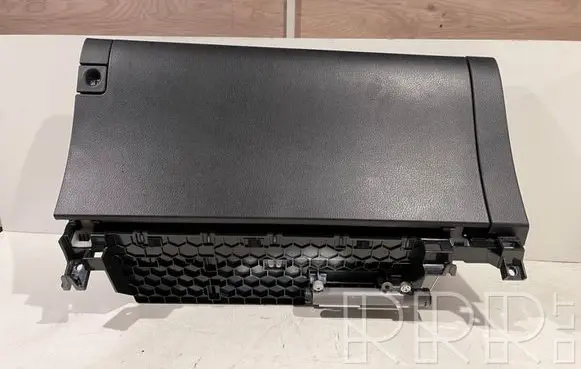 Lexus CT 200H Glove box