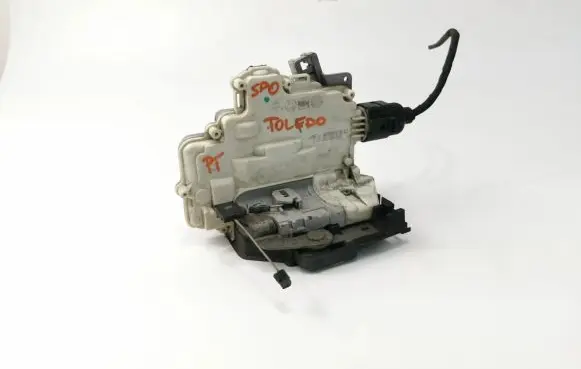 Seat Toledo III (5P) Rear door lock 5P0839012