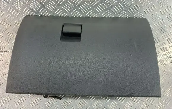 Glove box