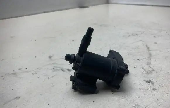 Mercedes-Benz C W203 Turbo solenoid valve A2038000178