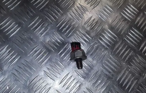 Fuel pressure sensor