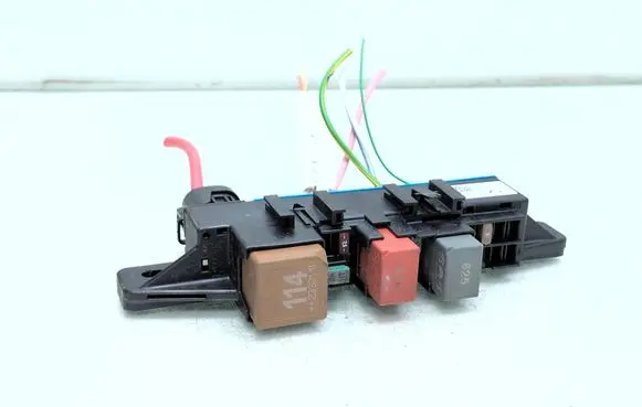 Opel Astra L Fuse module 9830004880 9673028680 9807972380