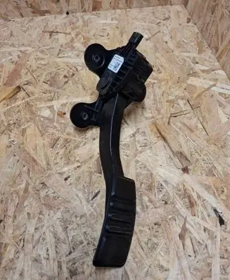Ford Mustang VI Accelerator throttle pedal CR339F836BB