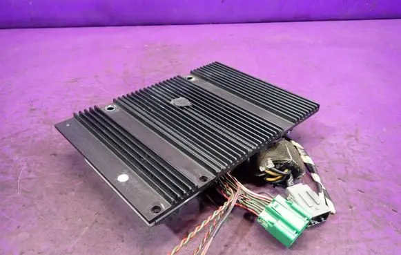 Volvo V50 Sound amplifier 